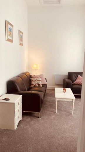 Colton House - Apt 2
